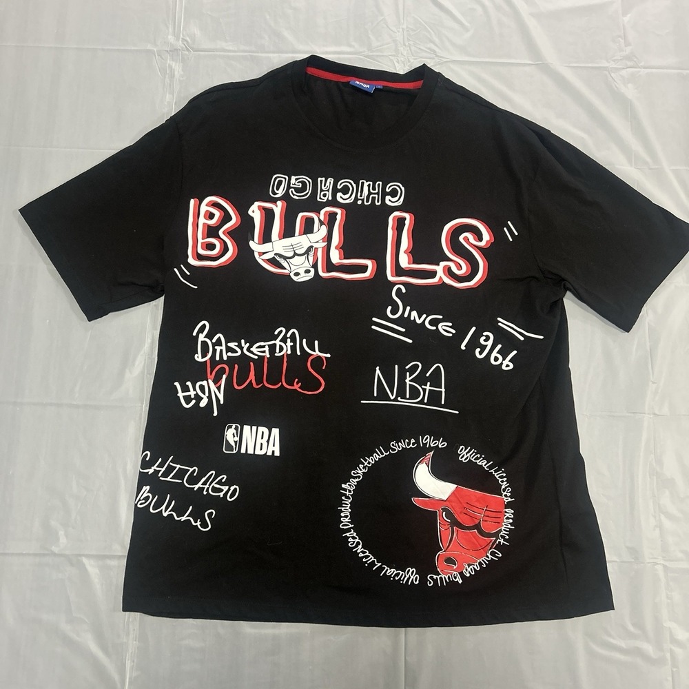 Chicago Bulls Y2K T-Shirt Men's Large All Over Print Black Vintage